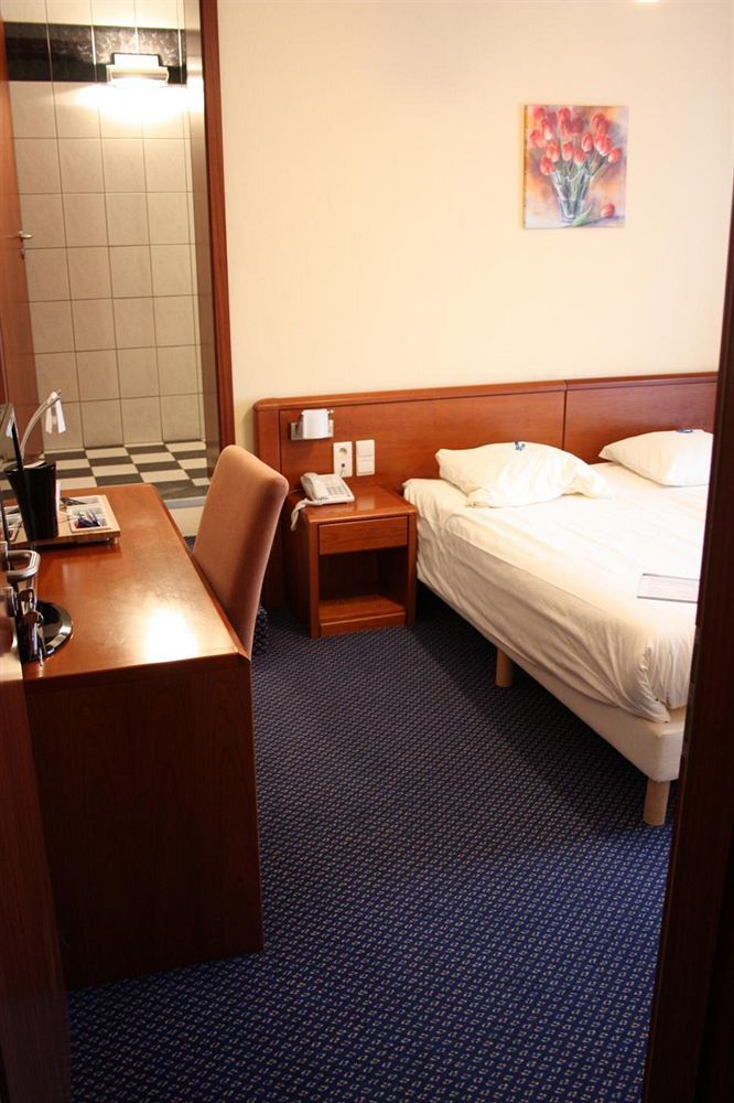 Hotel Royal Зелзате Экстерьер фото